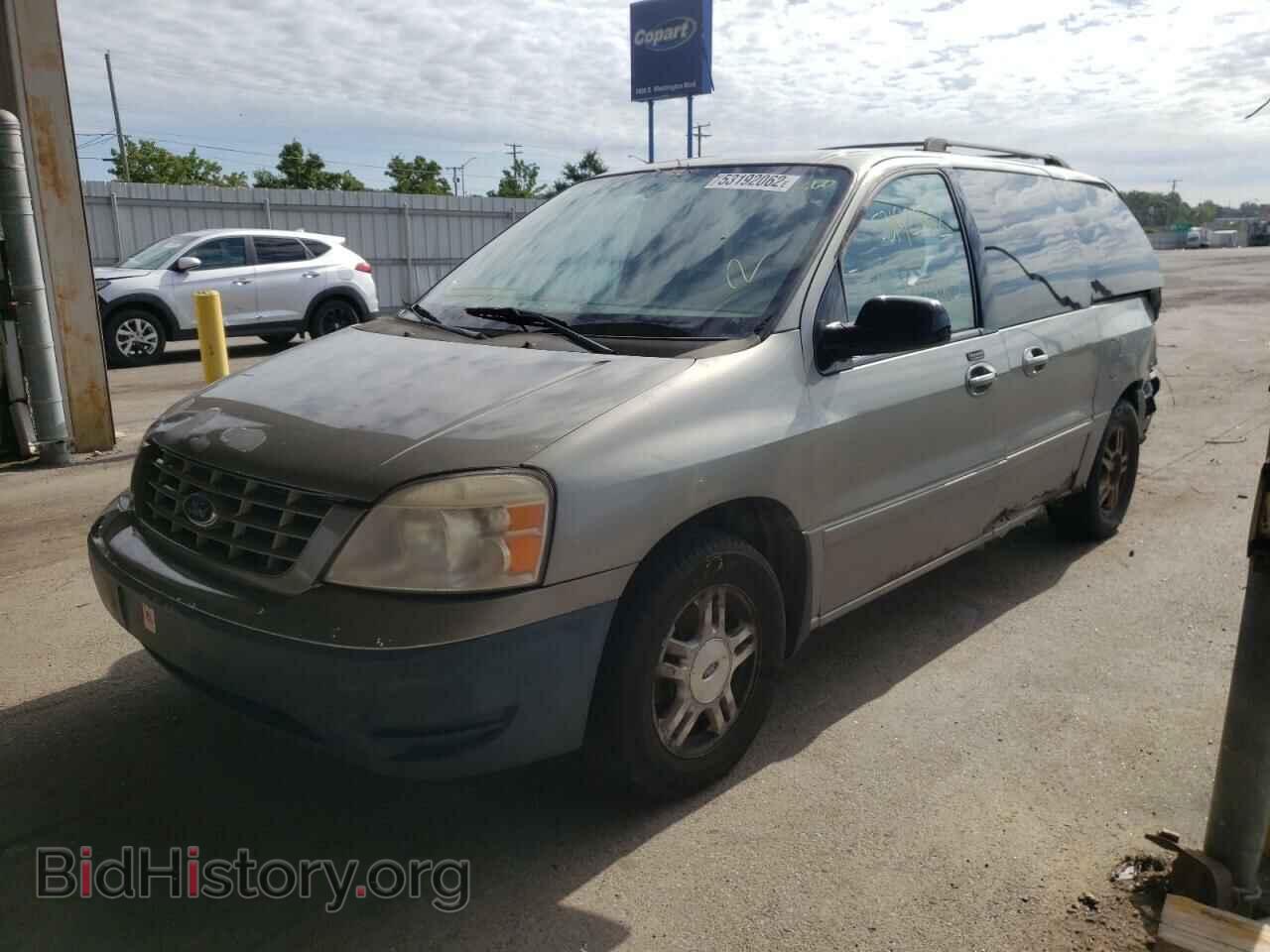 2006 FORD FREESTAR - VIN: 2FMDA52206BA61734 - Фото 2