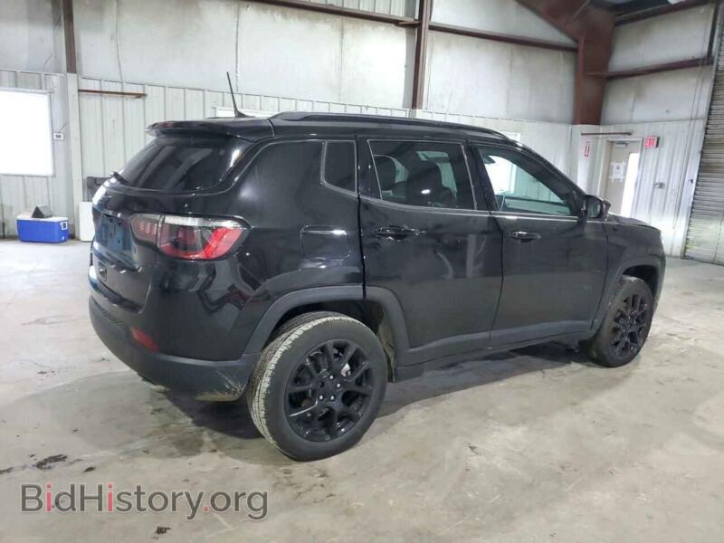 2022 Jeep COMPASS (VIN 3C4NJDBB3NT173689) — photo 3 of 11