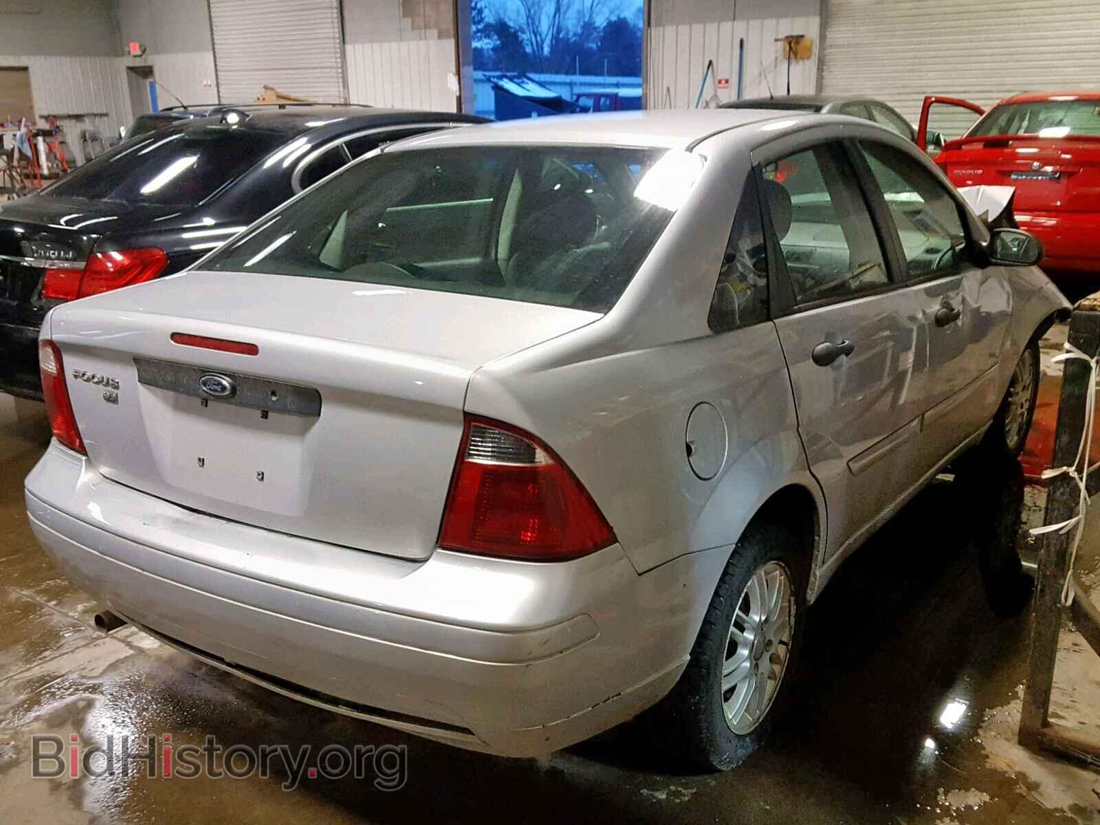 2007 FORD FOCUS - VIN: 1FAFP34N67W354907 - Photo 4