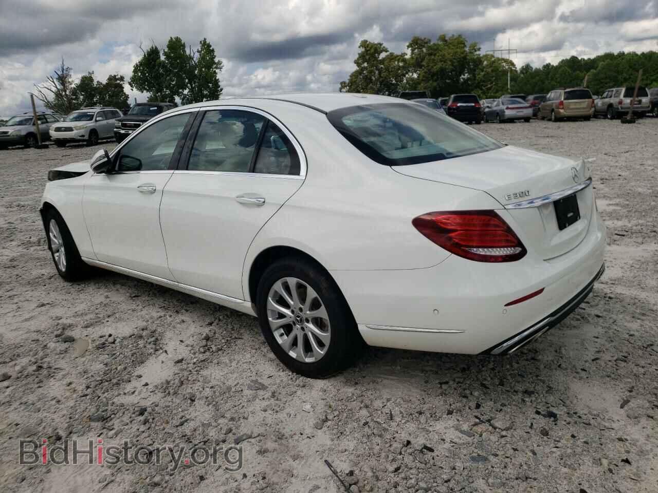 2017 MERCEDES-BENZ E-CLASS - VIN: WDDZF4KB5HA233797 - Фото 2