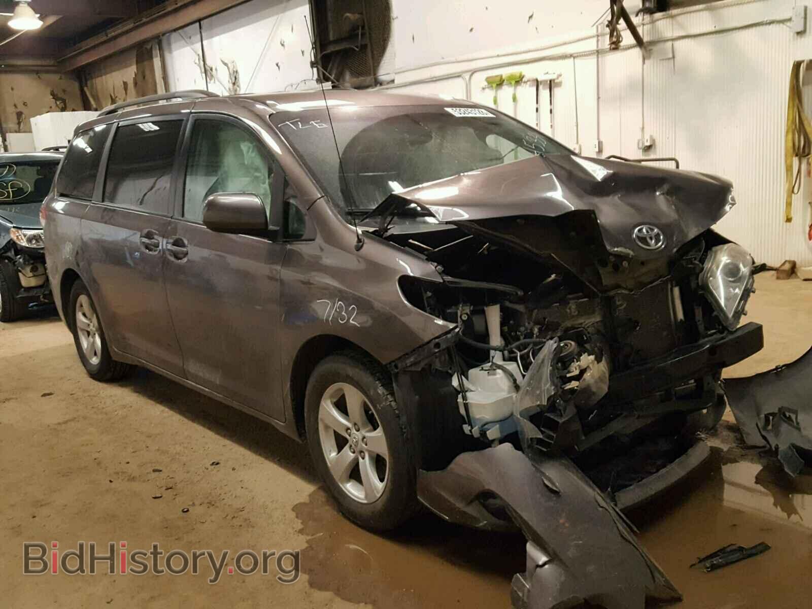 Photo 5TDKK3DC4CS245331 - TOYOTA SIENNA LE 2012