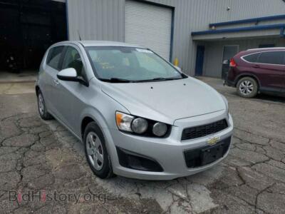 2013 Chevrolet SONIC Sonic LS, серебристый — VIN 1G1JA6SH2D4158564, Copart