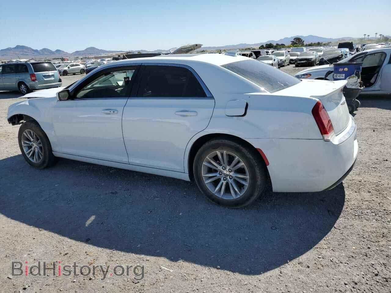 2017 CHRYSLER 300 - VIN: 2C3CCAAG1HH609986 - Фото 2