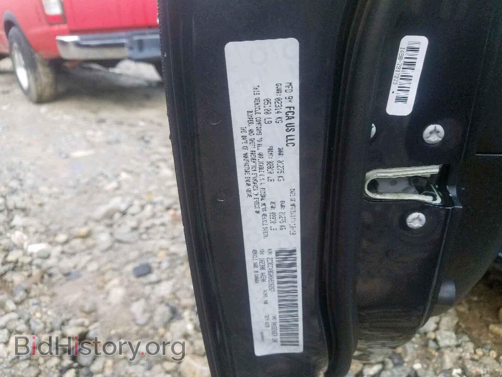 2019 CHRYSLER 300 - VIN: 2C3CCABG0KH516267 - Фото 10