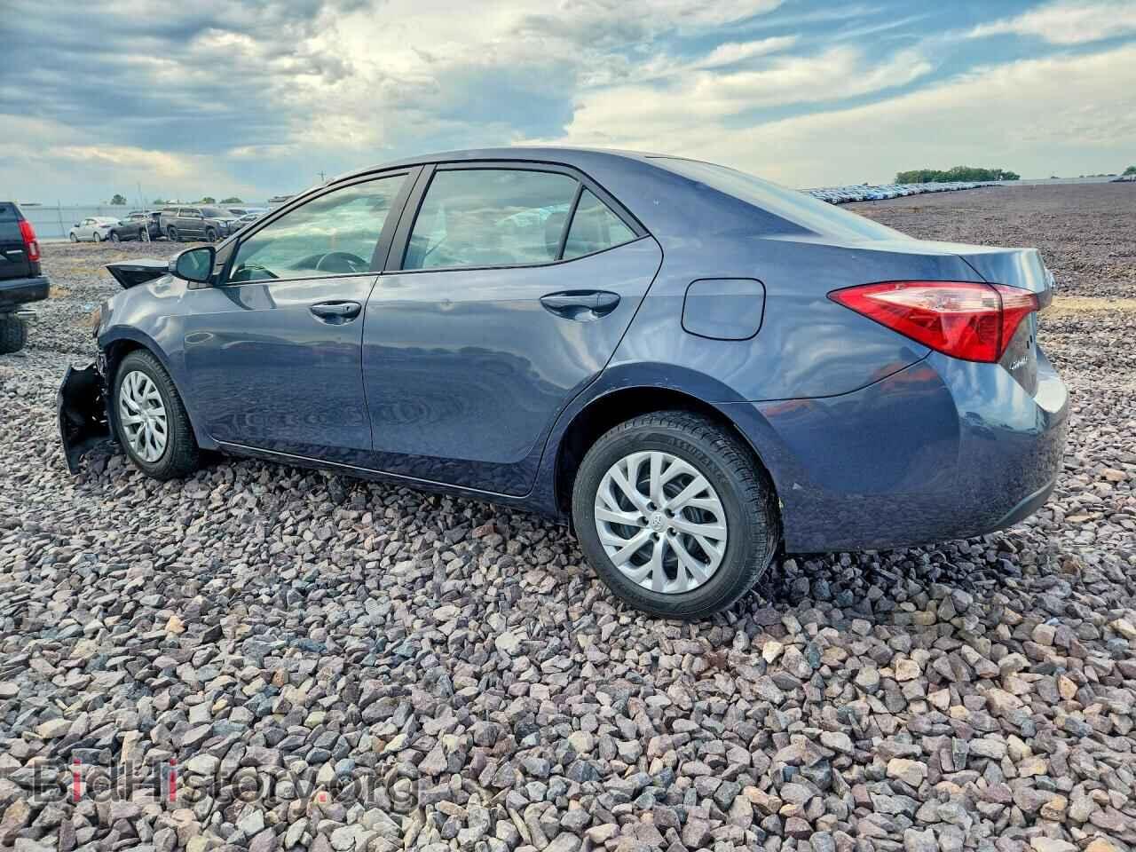 2018 TOYOTA COROLLA - VIN: 5YFBURHEXJP789332 - Фото 2