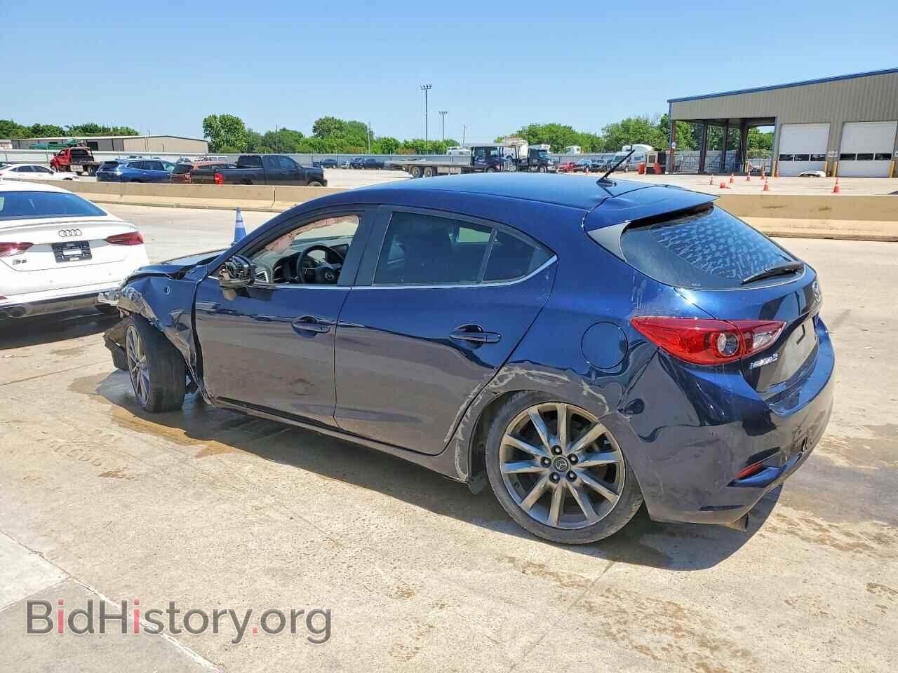 2018 MAZDA 3 - VIN: 3MZBN1L34JM272777 - Фото 2
