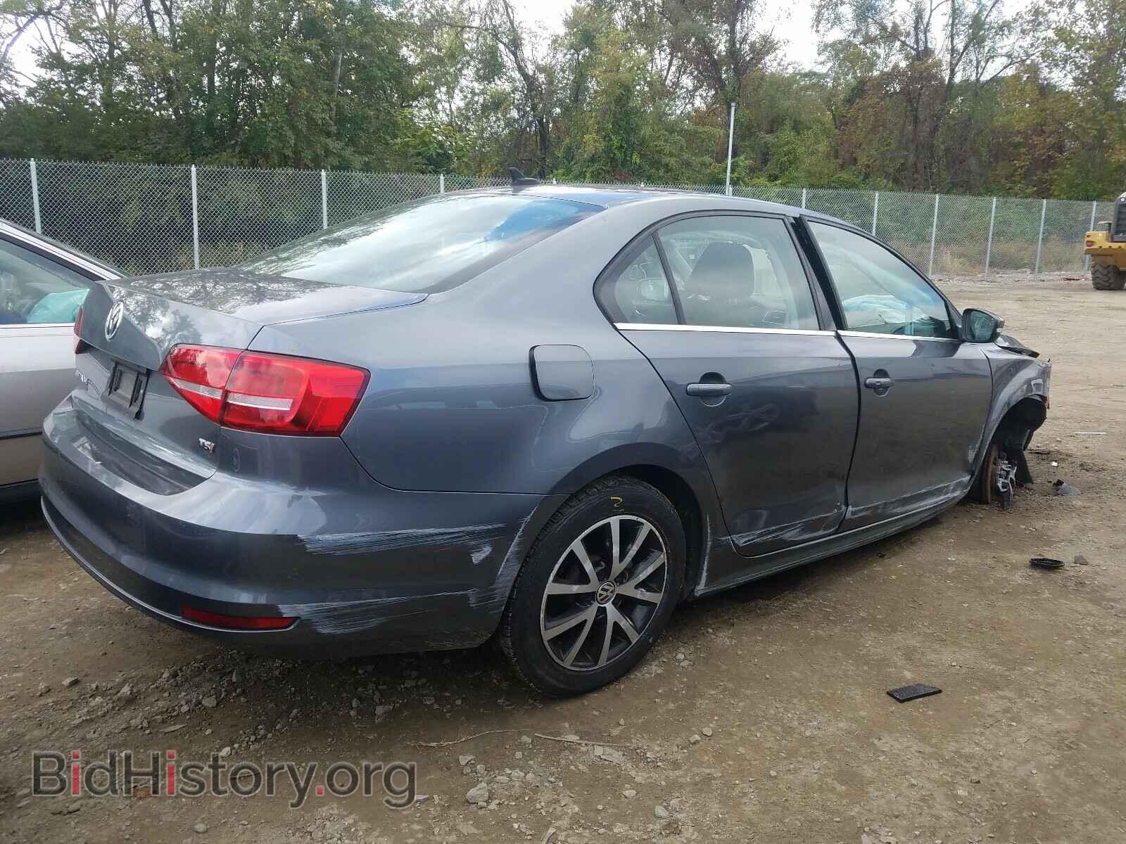 2017 VOLKSWAGEN JETTA - VIN: 3VWDB7AJ2HM201965 - Photo 4
