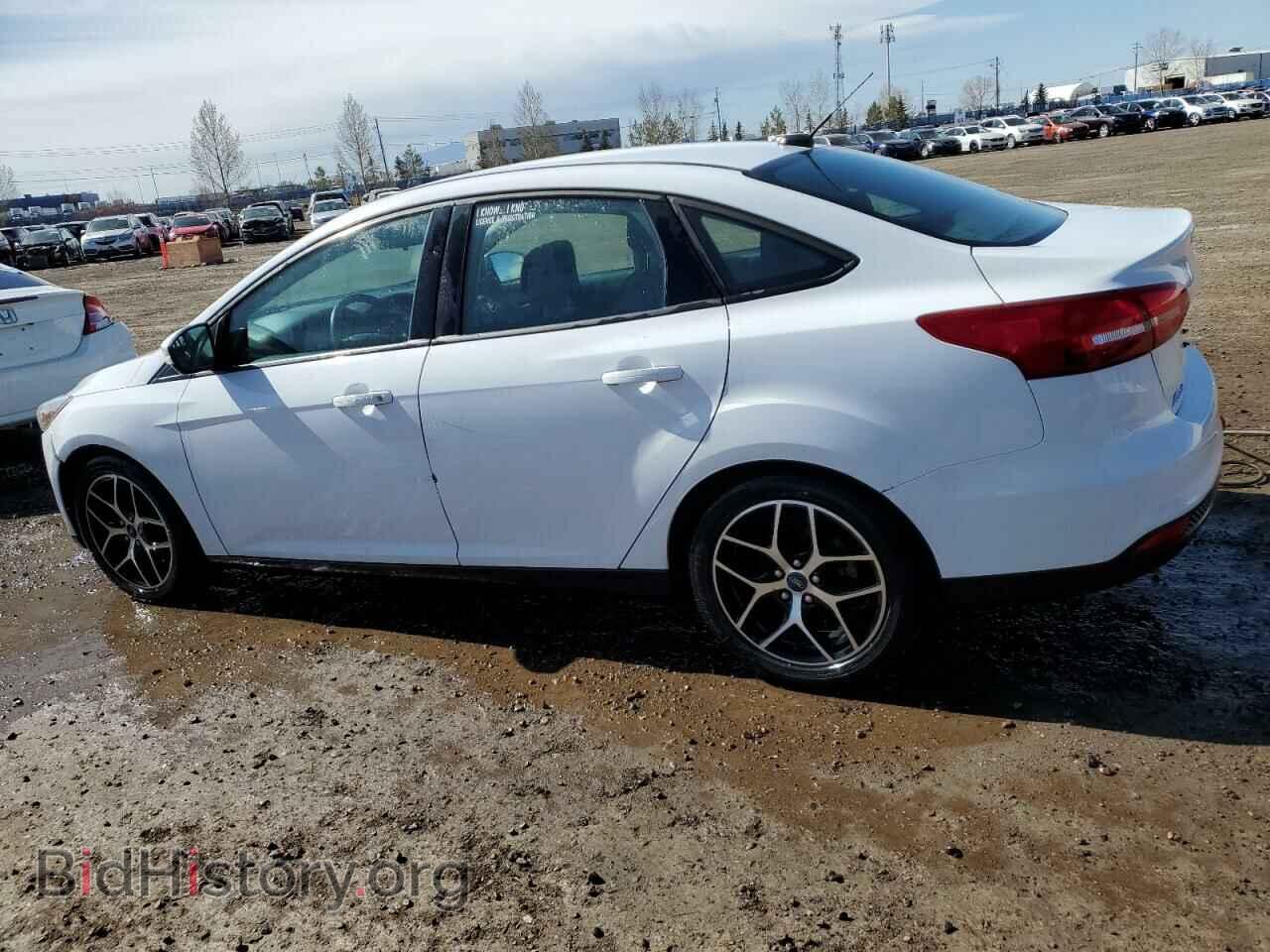 2018 FORD FOCUS - VIN: 1FADP3FE7JL317359 - Фото 2