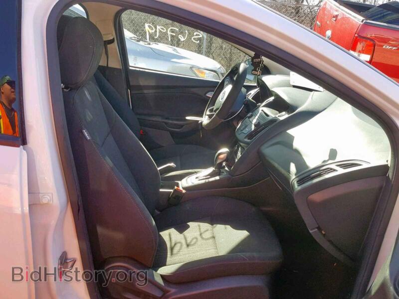 2016 Ford FOCUS (VIN 1FADP3F2XGL404476) — photo 5 of 10