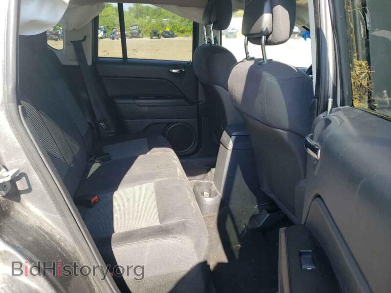 2011 Jeep COMPASS (VIN 1J4NF1FB5BD218802) — photo 6 of 10