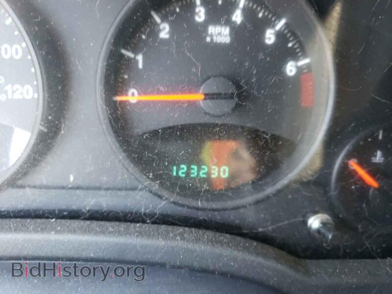 2011 Jeep COMPASS (VIN 1J4NF1FB5BD218802) — photo 8 of 10