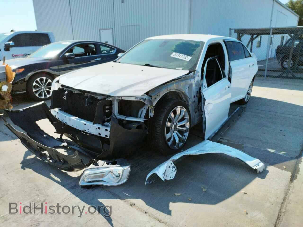 2019 CHRYSLER 300 - VIN: 2C3CCAEG3KH528392 - Фото 2