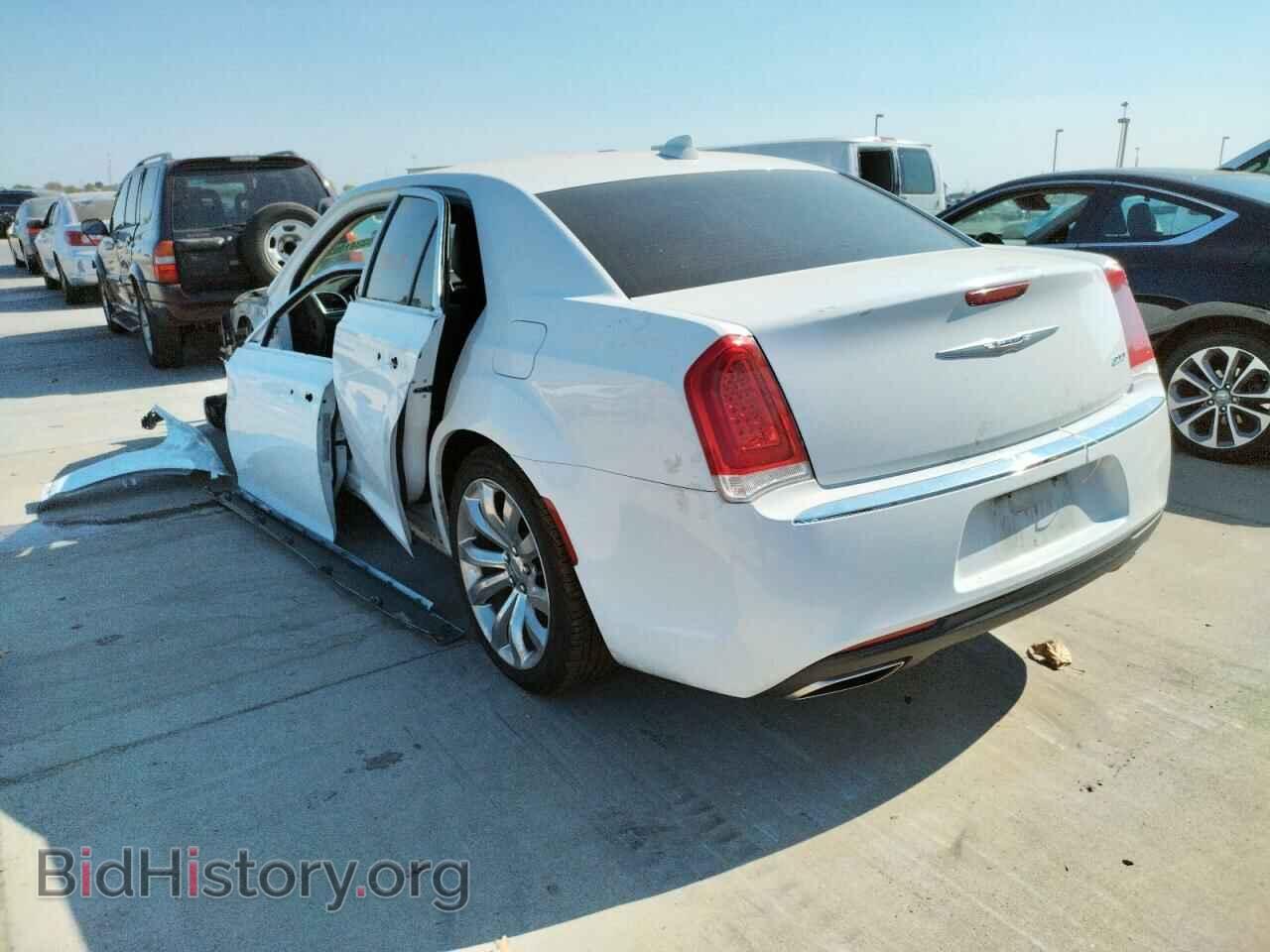 2019 CHRYSLER 300 - VIN: 2C3CCAEG3KH528392 - Фото 3