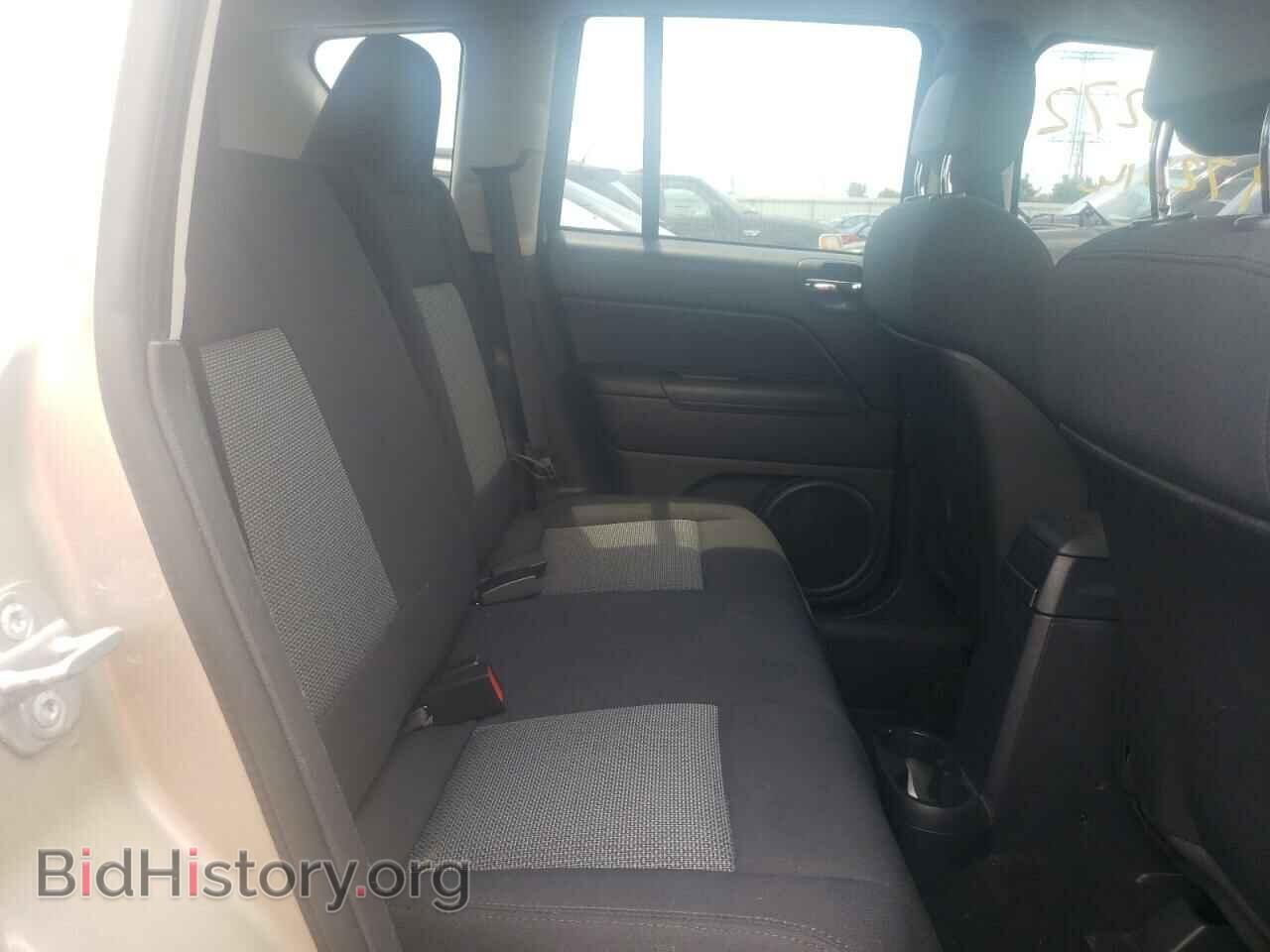 2010 JEEP COMPASS - VIN: 1J4NT4FB7AD506152 - Photo 6