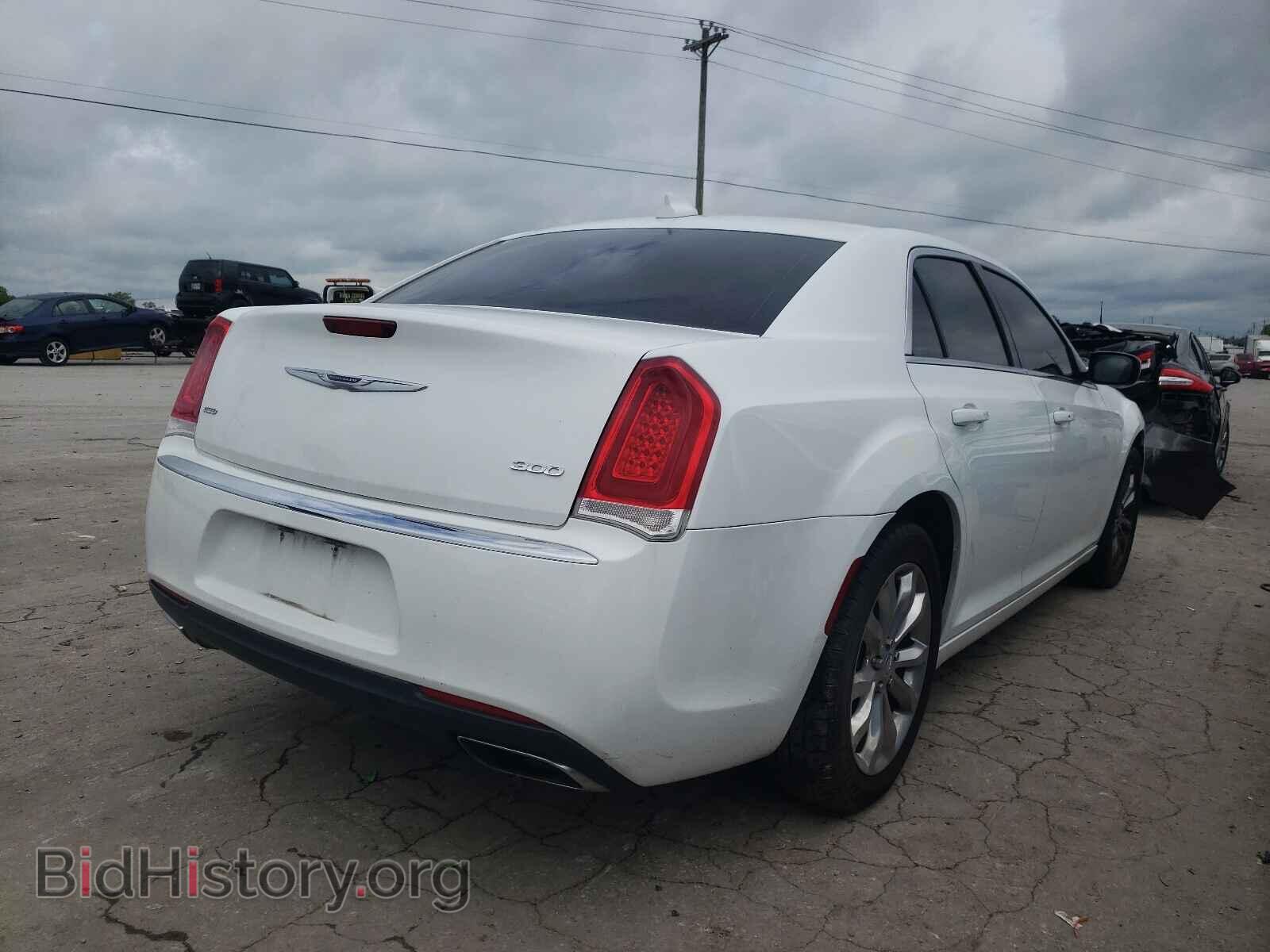 2016 CHRYSLER 300 - VIN: 2C3CCARG8GH117958 - Фото 4