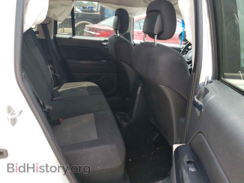 2011 Jeep COMPASS (VIN 1J4NT1FA2BD240935) — фото 6 из 10
