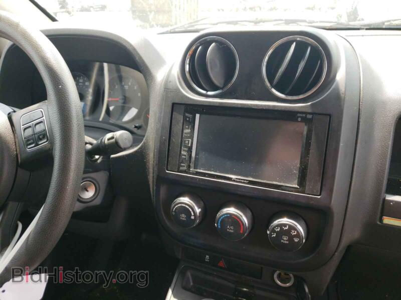 2011 Jeep COMPASS (VIN 1J4NT1FA2BD240935) — фото 9 из 10
