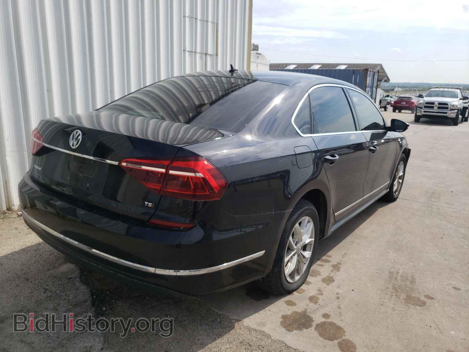 2017 VOLKSWAGEN PASSAT - VIN: 1VWAT7A31HC011111 - Фото 4