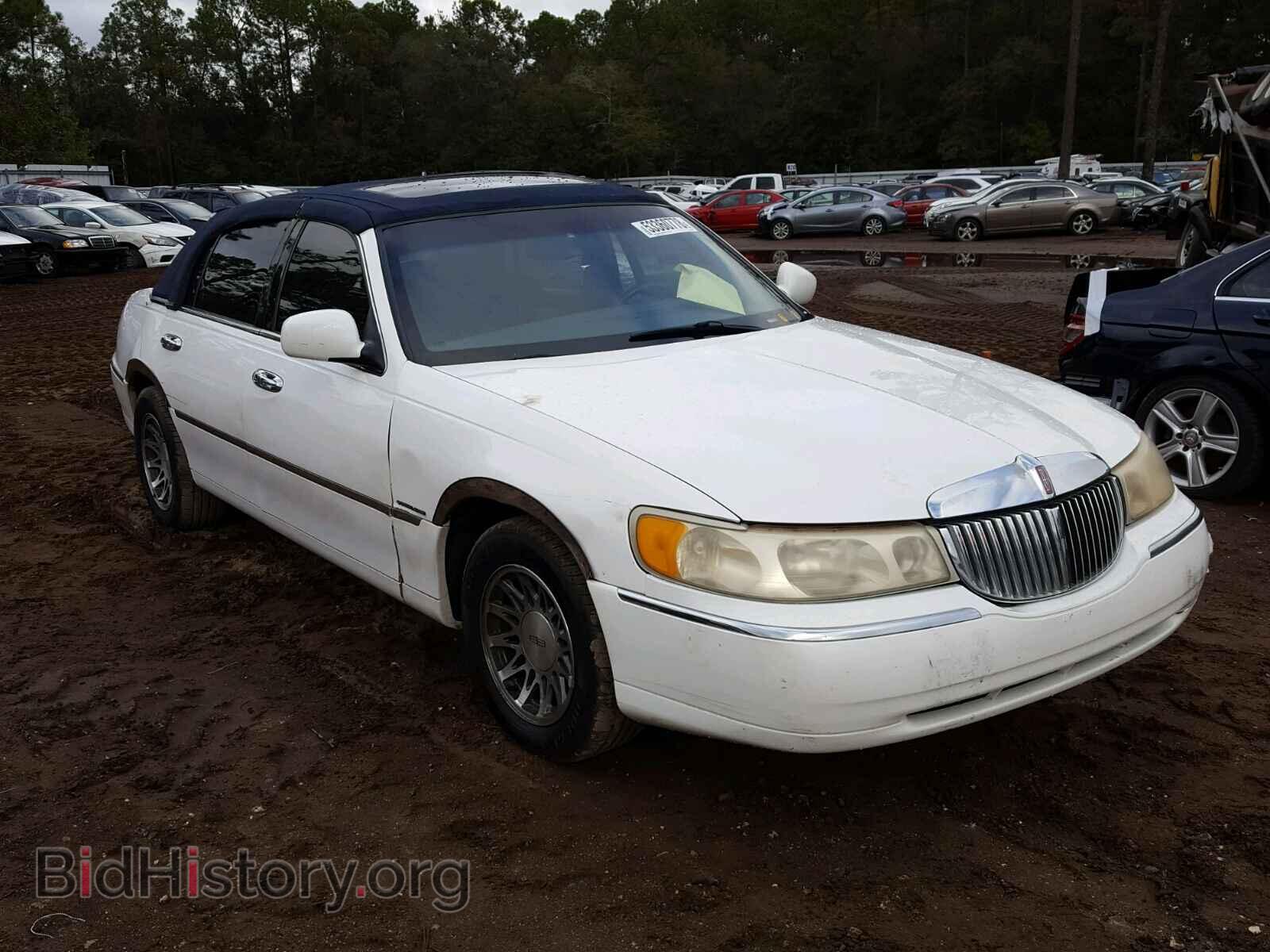 Photo 1LNHM82W7YY815991 - LINCOLN TOWNCAR 2000