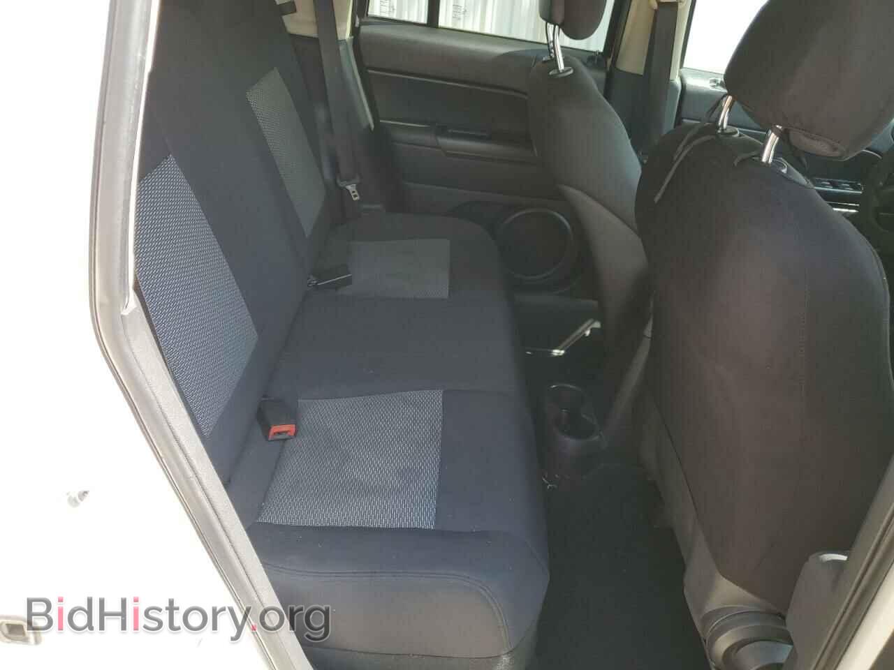2010 JEEP COMPASS - VIN: 1J4NT4FB1AD611897 - Photo 6