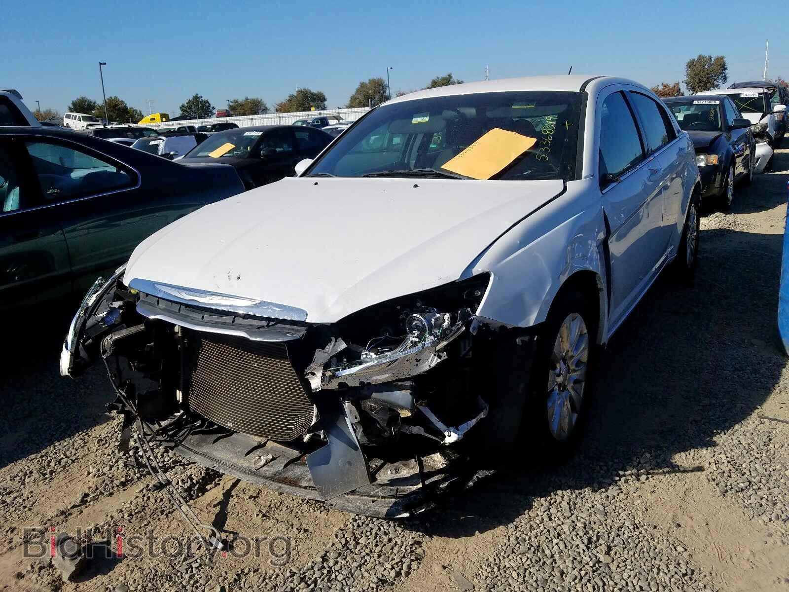 2013 CHRYSLER 200 - VIN: 1C3CCBAB6DN647273 - Фото 2