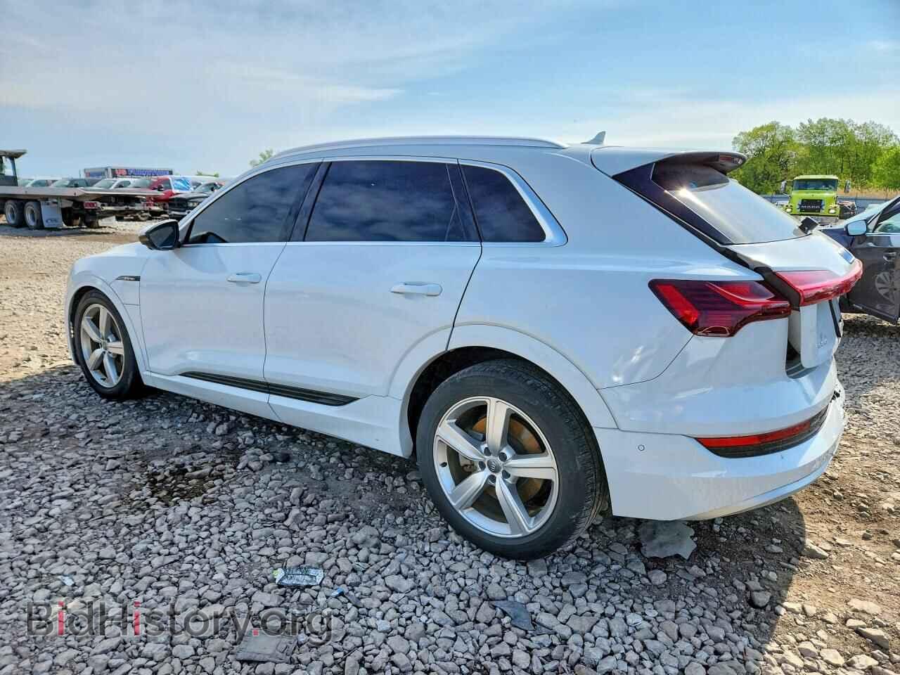 2019 AUDI E-TRON - VIN: WA1LAAGE6KB023723 - Photo 2