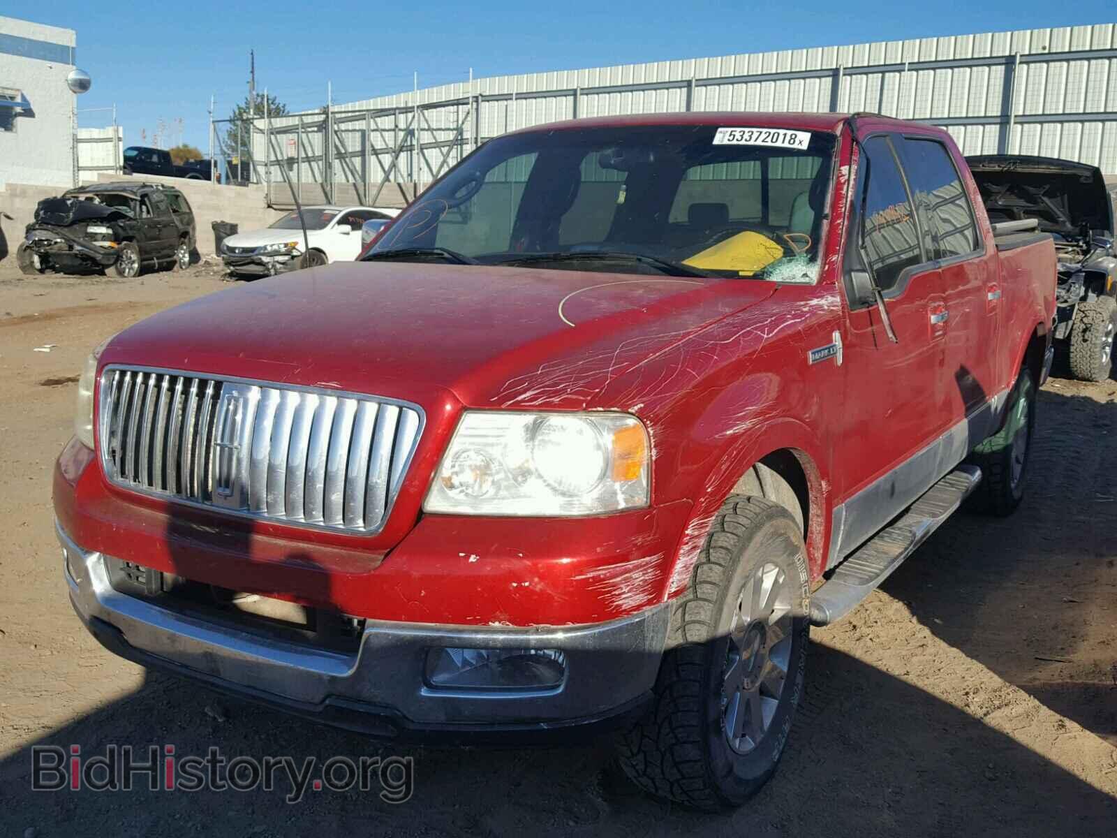 2006 LINCOLN MARK LT - VIN: 5LTPW185X6FJ08311 - Фото 2
