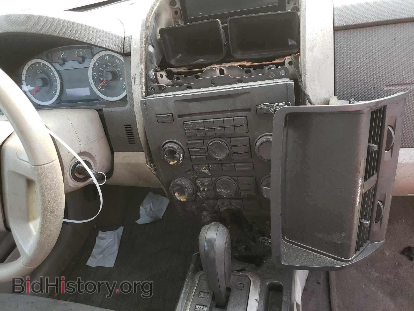 2011 FORD ESCAPE - VIN: 1FMCU0C73BKA56639 - Фото 9
