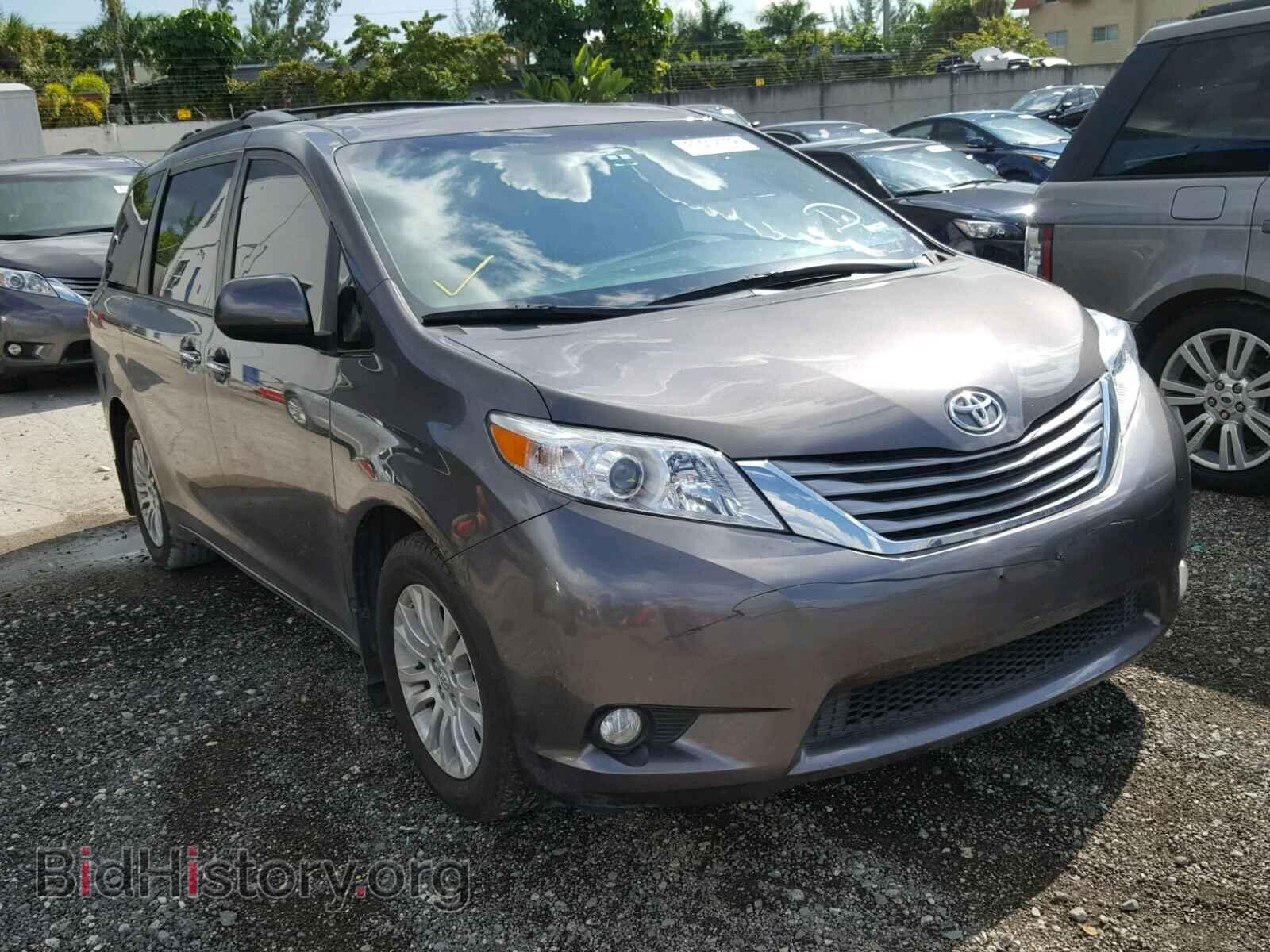 Photo 5TDYZ3DC9HS825252 - TOYOTA SIENNA XLE 2017