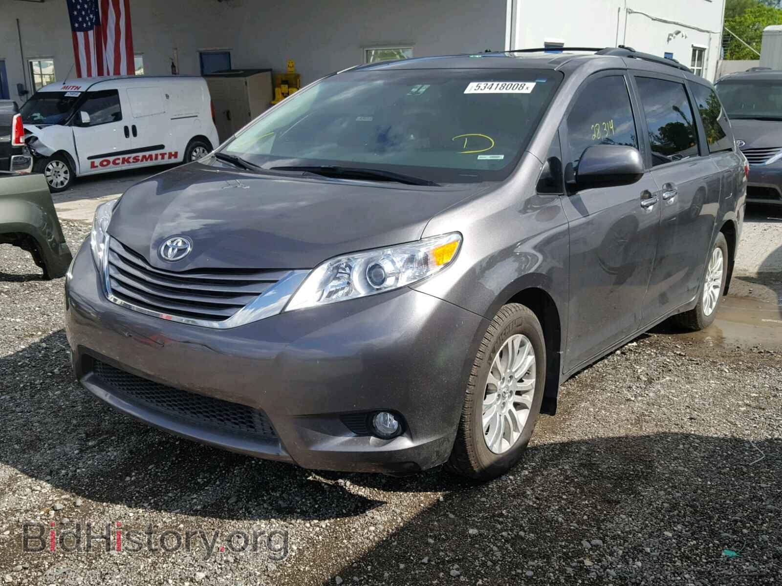 2017 TOYOTA SIENNA XLE - VIN: 5TDYZ3DC9HS825252 - Фото 2
