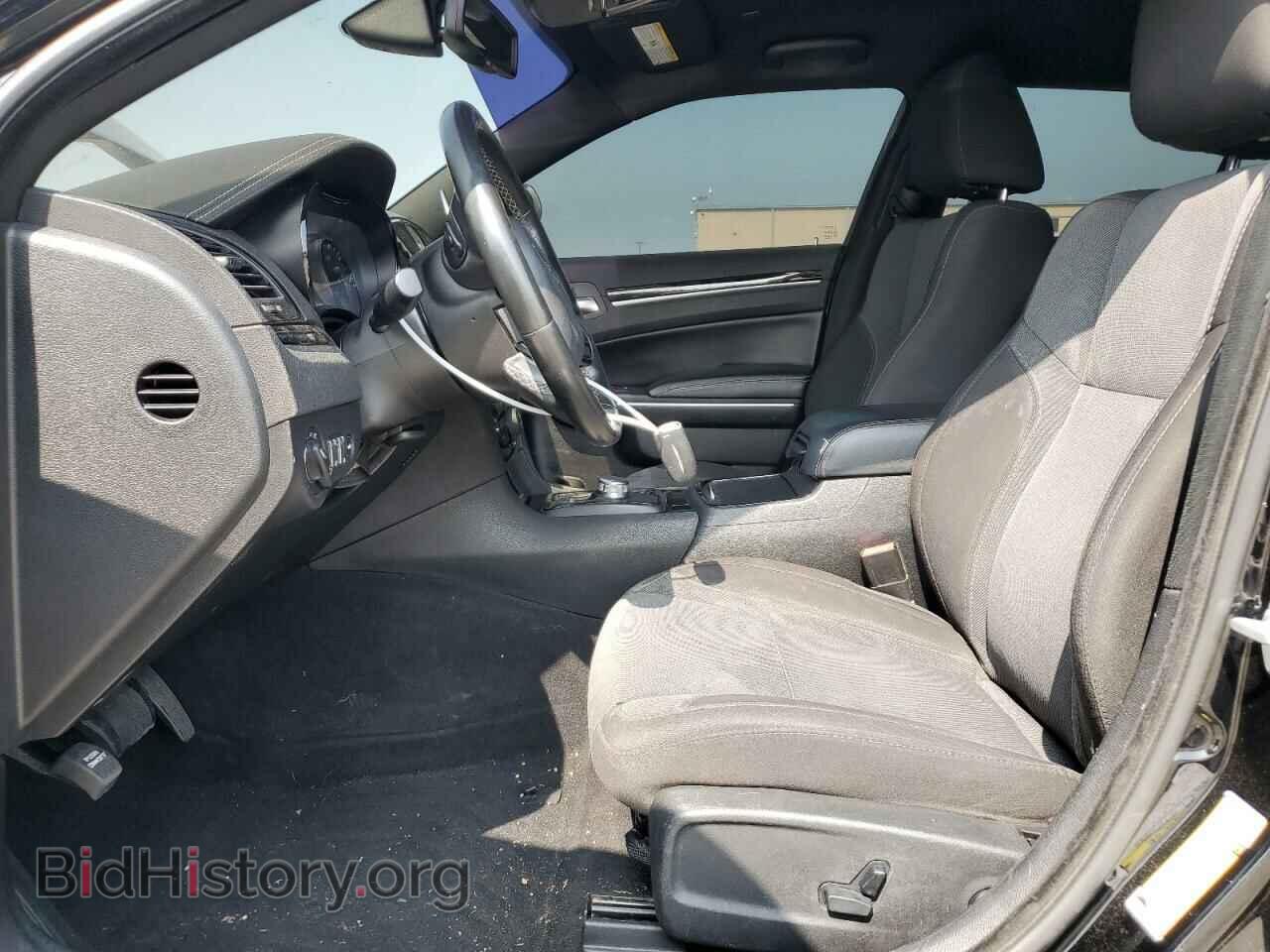 2019 CHRYSLER 300 - VIN: 2C3CCABG0KH589767 - Фото 7