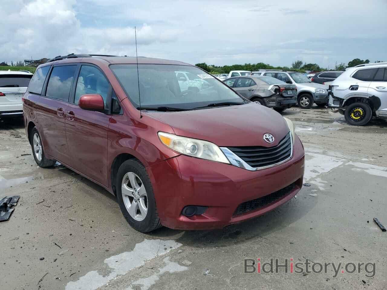 Фотография 5TDKK3DC7BS008329 - TOYOTA SIENNA 2011