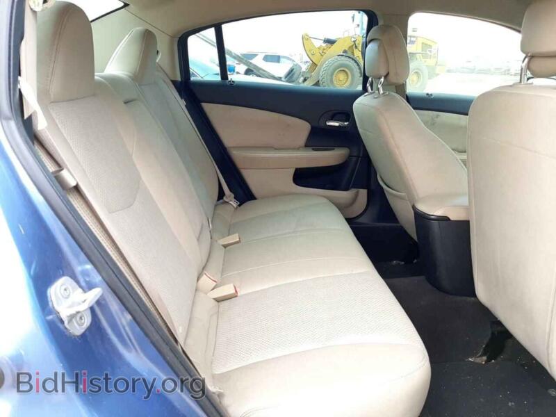 2011 Chrysler 200 (VIN 1C3BC1FB5BN620030) — photo 6 of 10