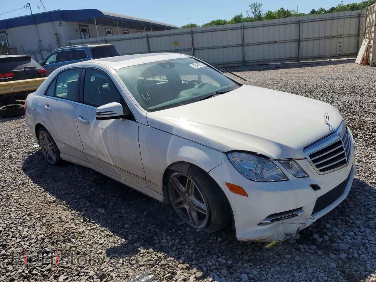 2013 MERCEDES-BENZ E-CLASS - VIN: WDDHF5KB8DA725834 - Фото 4