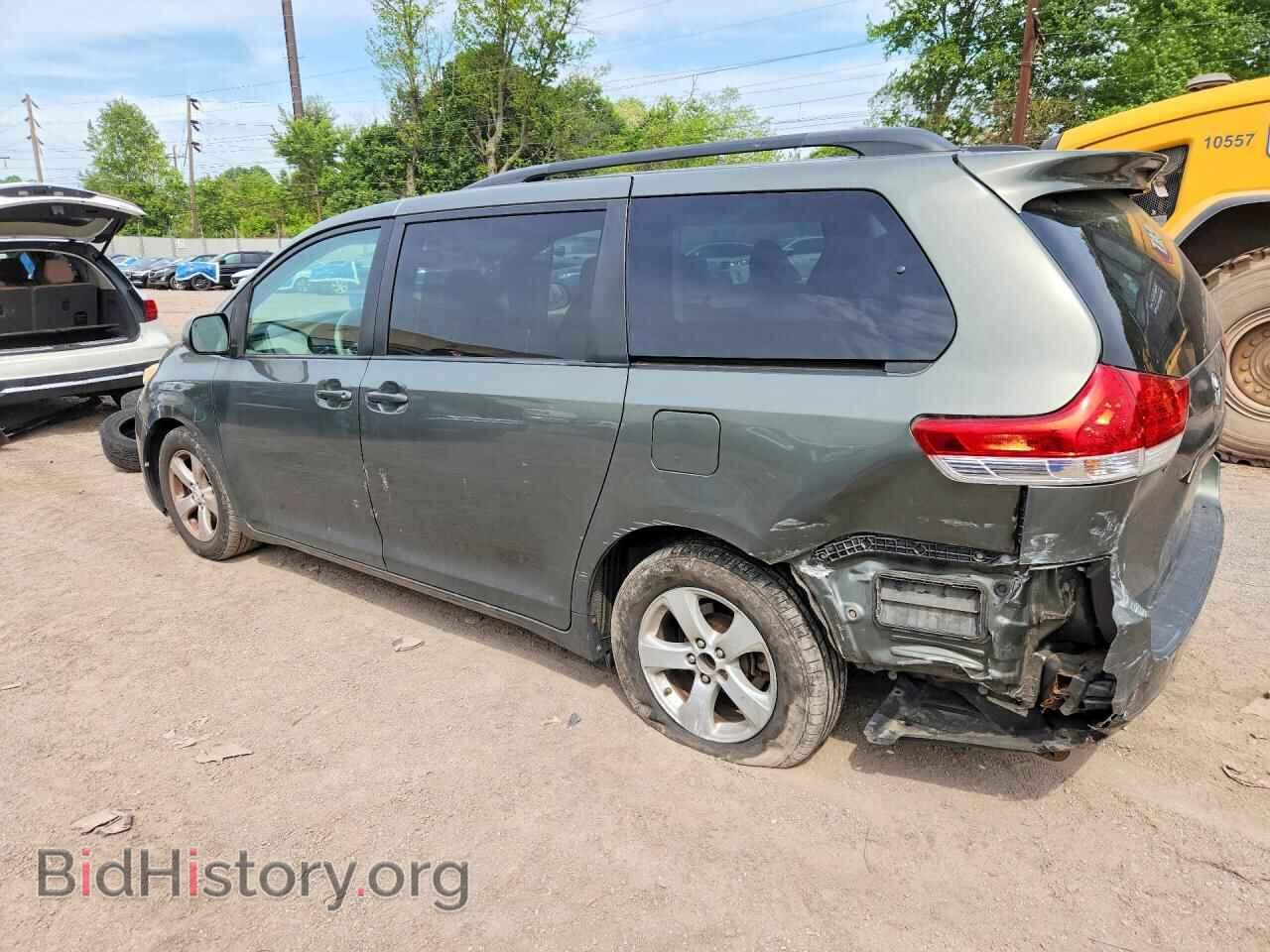 2011 TOYOTA SIENNA - VIN: 5TDKK3DC5BS039840 - Фото 2