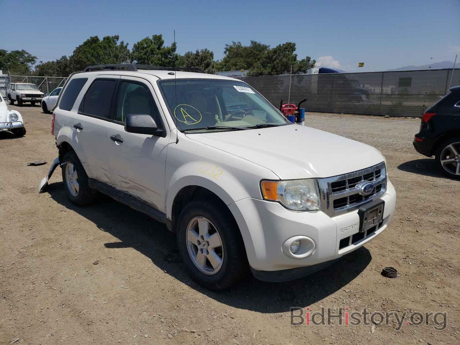 Photo 1FMCU0D73BKB79002 - FORD ESCAPE 2011