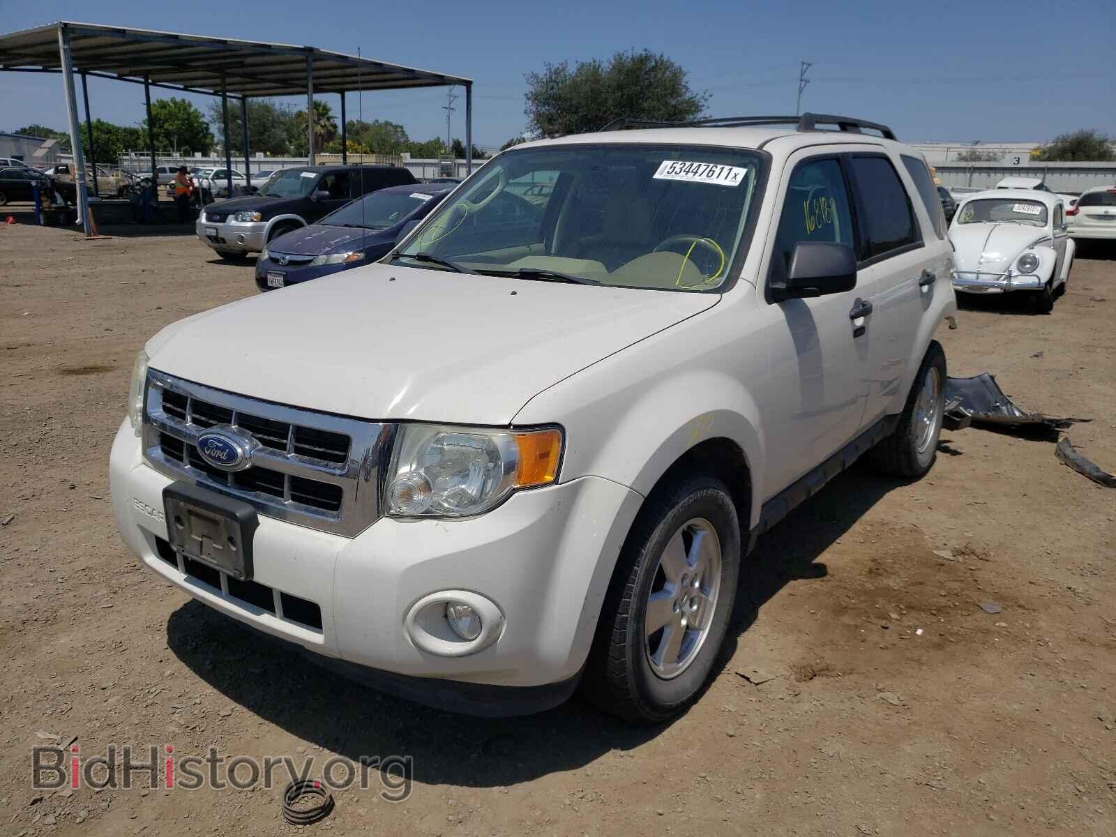 2011 FORD ESCAPE - VIN: 1FMCU0D73BKB79002 - Фото 2
