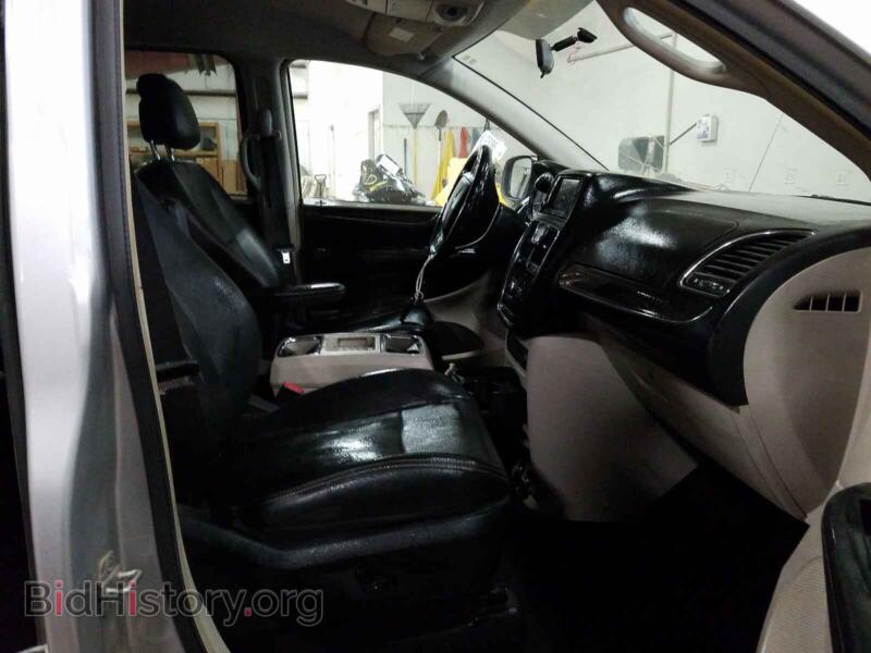 2011 Chrysler MINIVAN (VIN 2A4RR8DGXBR655675) — photo 5 of 10
