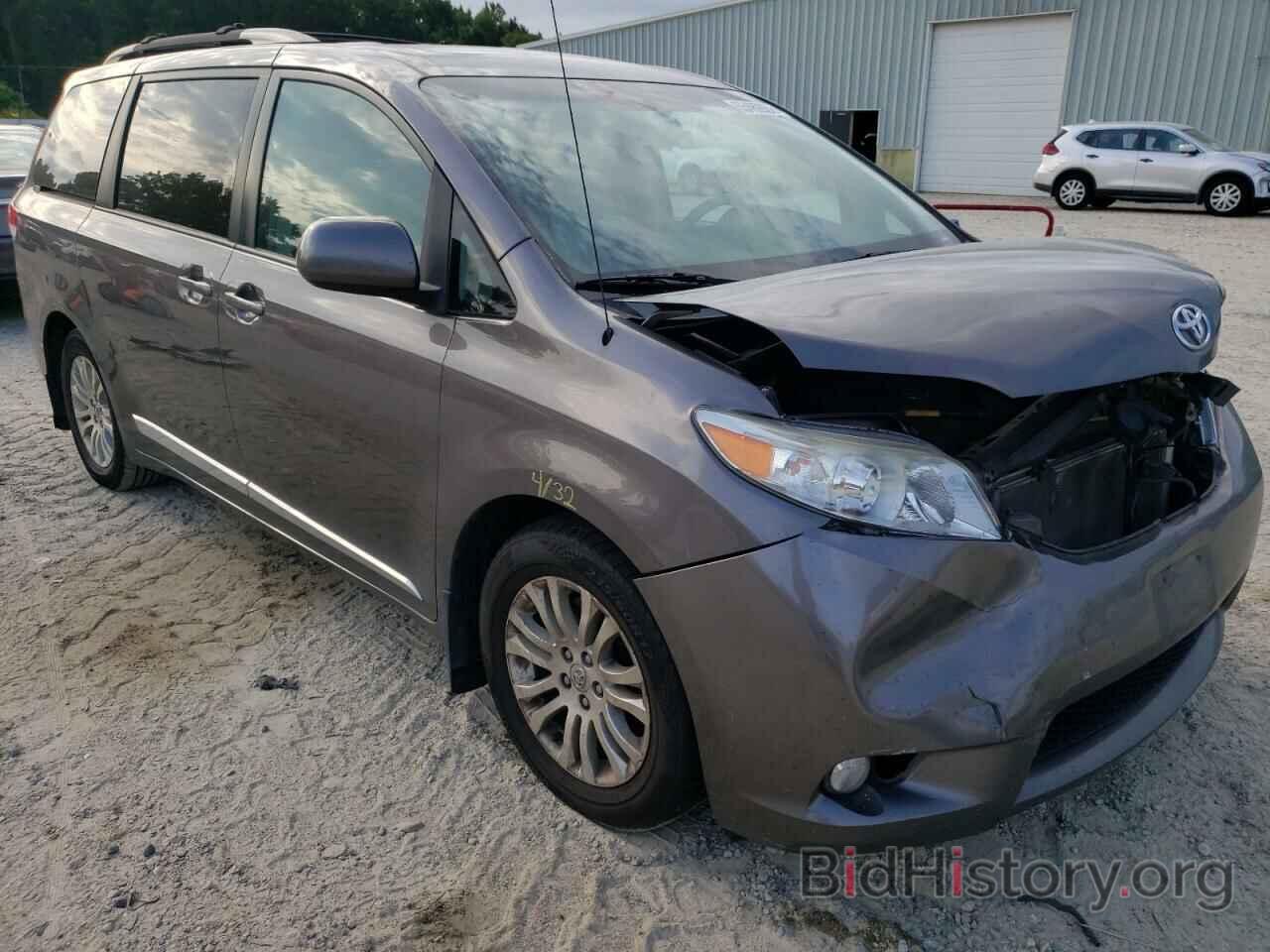 Photo 5TDYK3DCXBS148918 - TOYOTA SIENNA 2011