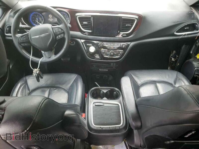 2020 Chrysler PACIFICA (VIN 2C4RC1EG9LR142397) — photo 8 of 12