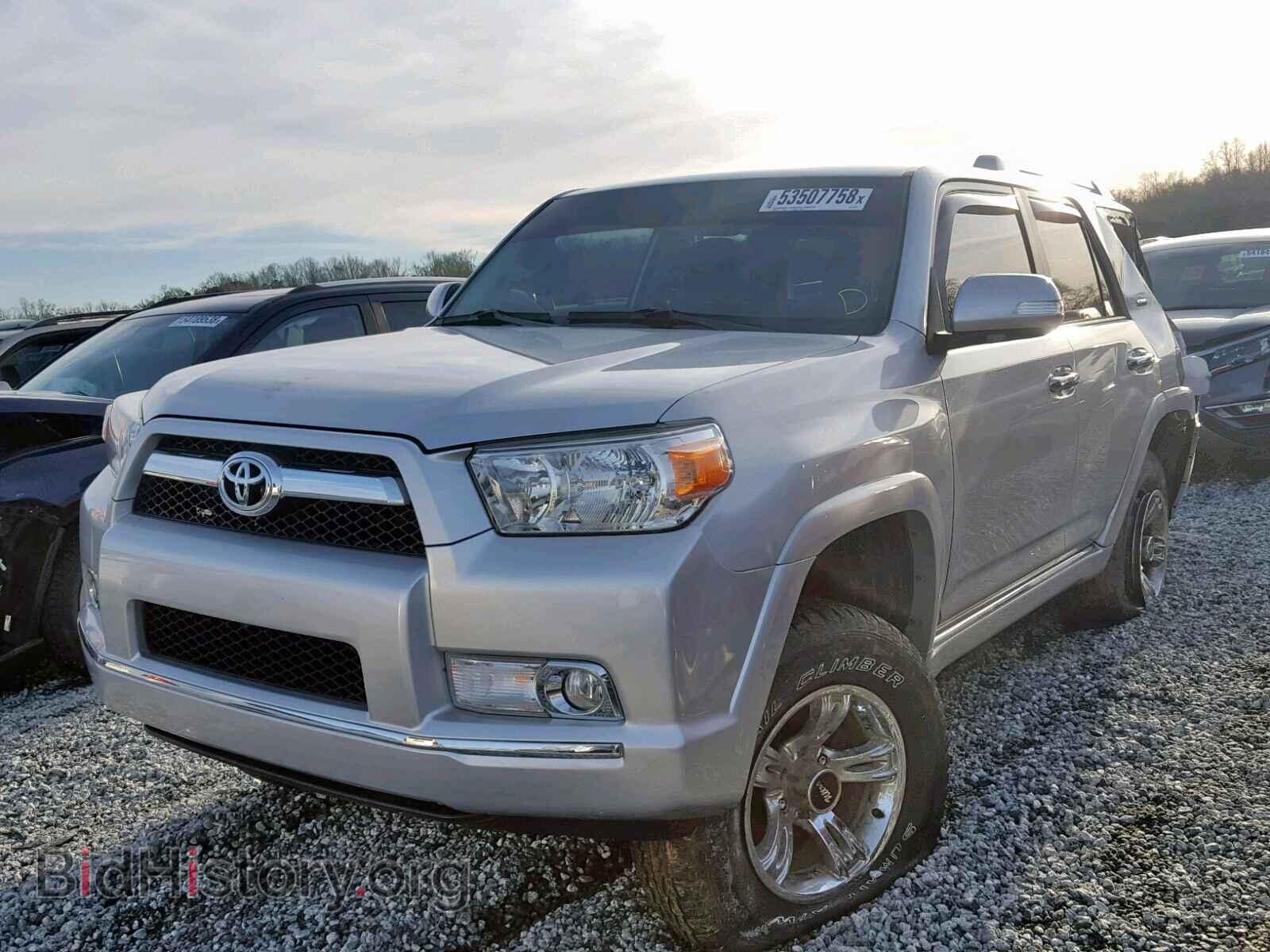 2011 TOYOTA 4RUNNER SR - VIN: JTEBU5JR2B5058538 - Фото 2