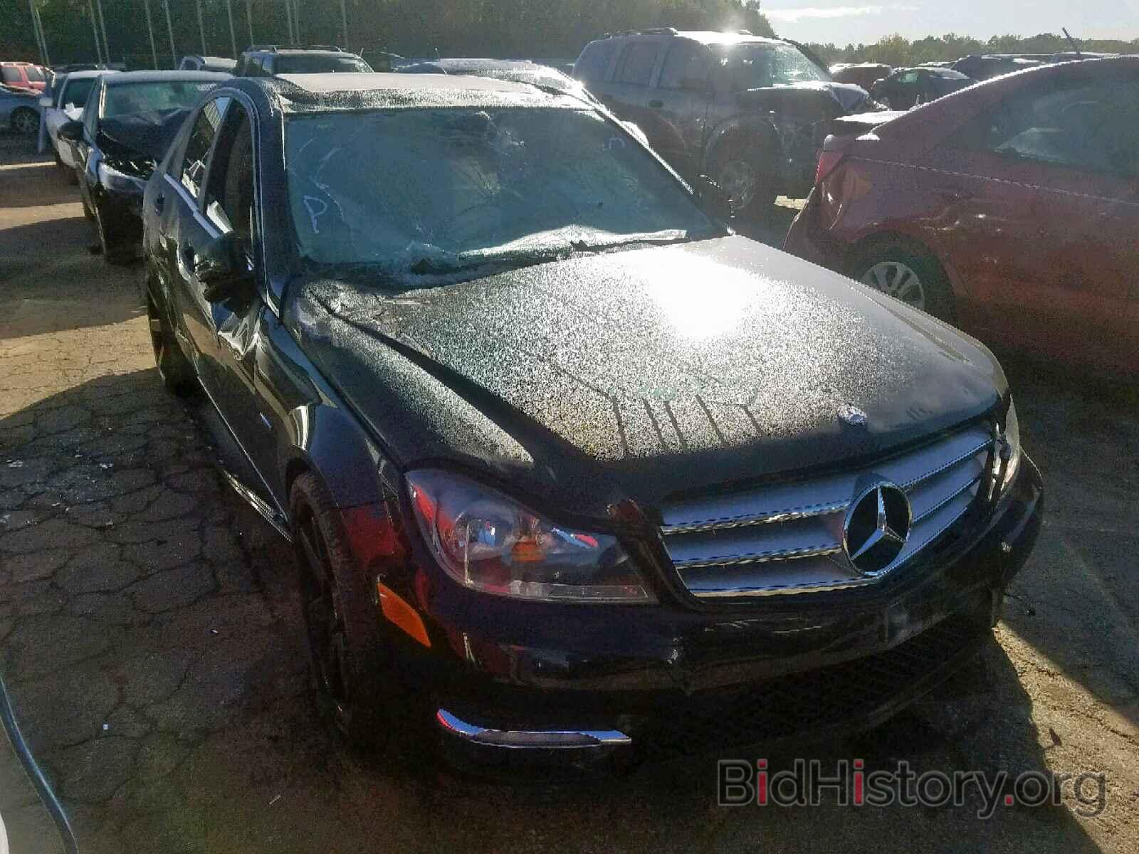 Photo WDDGF4HB0CA617056 - MERCEDES-BENZ C CLASS 2012