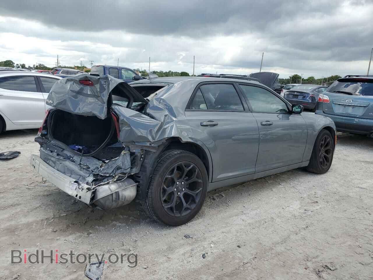 2019 CHRYSLER 300 - VIN: 2C3CCAAGXKH590572 - Фото 3