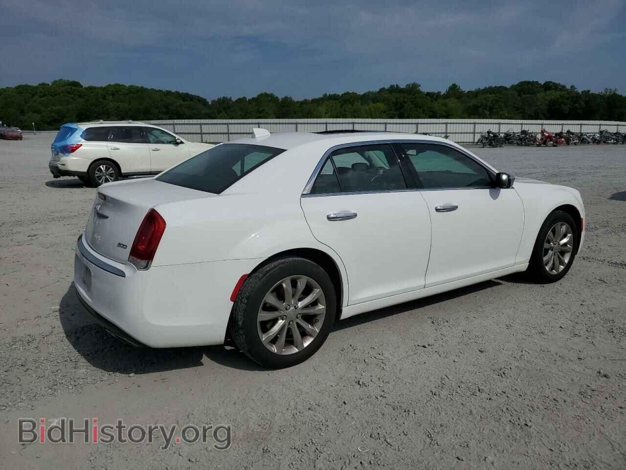 2019 CHRYSLER 300 - VIN: 2C3CCAKG5KH534392 - Фото 3