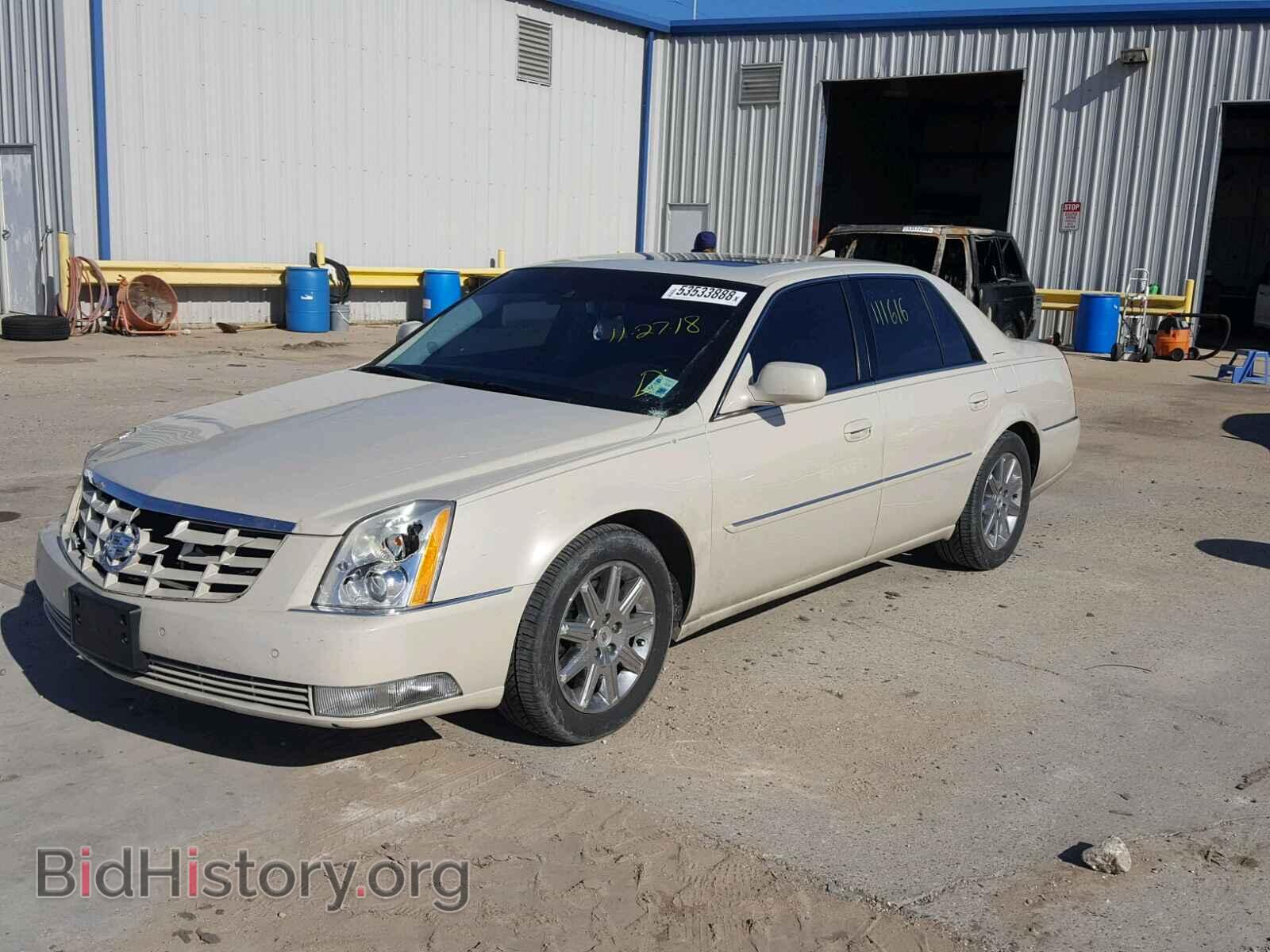 2011 CADILLAC DTS - VIN: 1G6KH5E60BU124036 - Фото 2