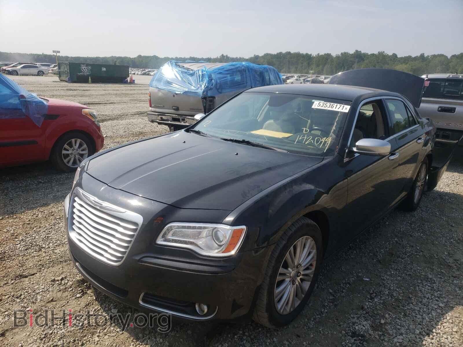 2013 CHRYSLER 300 - VIN: 2C3CCASG4DH565913 - Фото 2