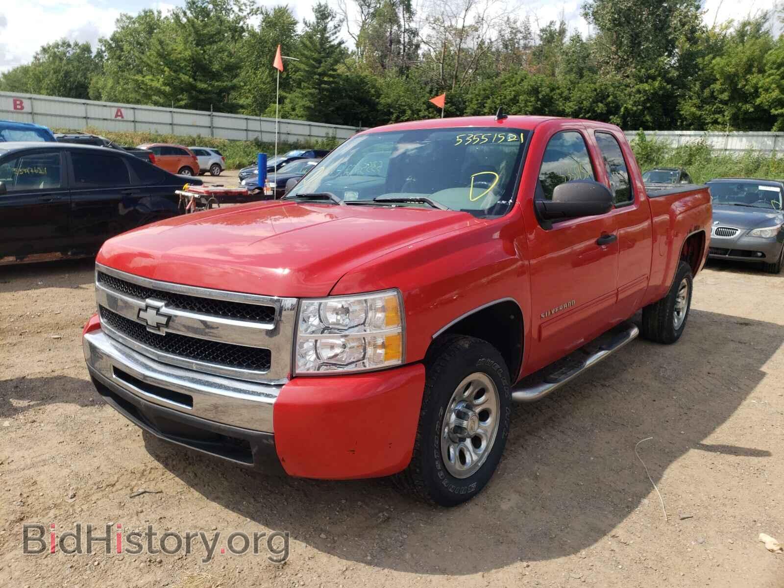 2011 CHEVROLET SILVERADO - VIN: 1GCRCREA1BZ368349 - Фото 2