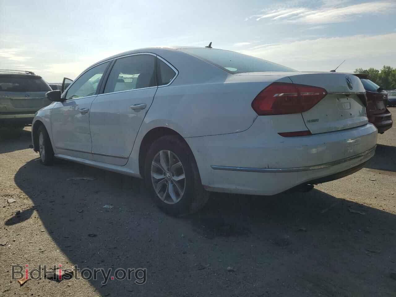 2016 VOLKSWAGEN PASSAT - VIN: 1VWAT7A39GC019780 - Фото 2