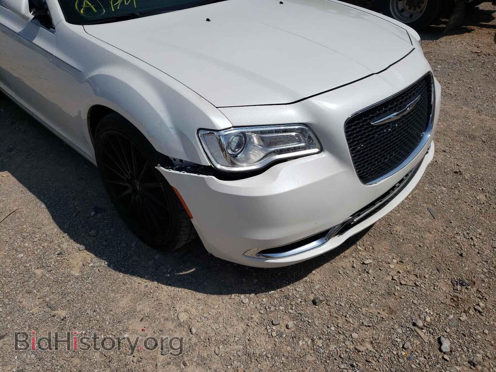 2016 CHRYSLER 300 - VIN: 2C3CCAAG8GH243815 - Фото 9