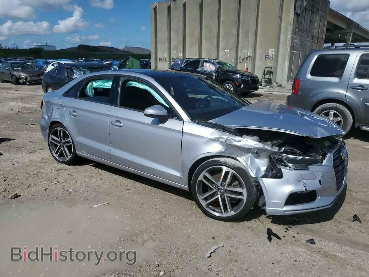 2018 AUDI A3 - VIN: WAUAUGFF9J1086334 - Фото 4